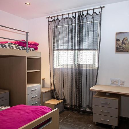 Апартаменты Dolmen Court Flat 10, Qawra Сент-Полс-Бей Экстерьер фото