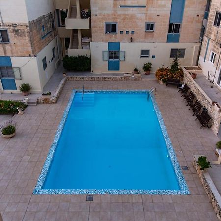 Апартаменты Dolmen Court Flat 10, Qawra Сент-Полс-Бей Экстерьер фото