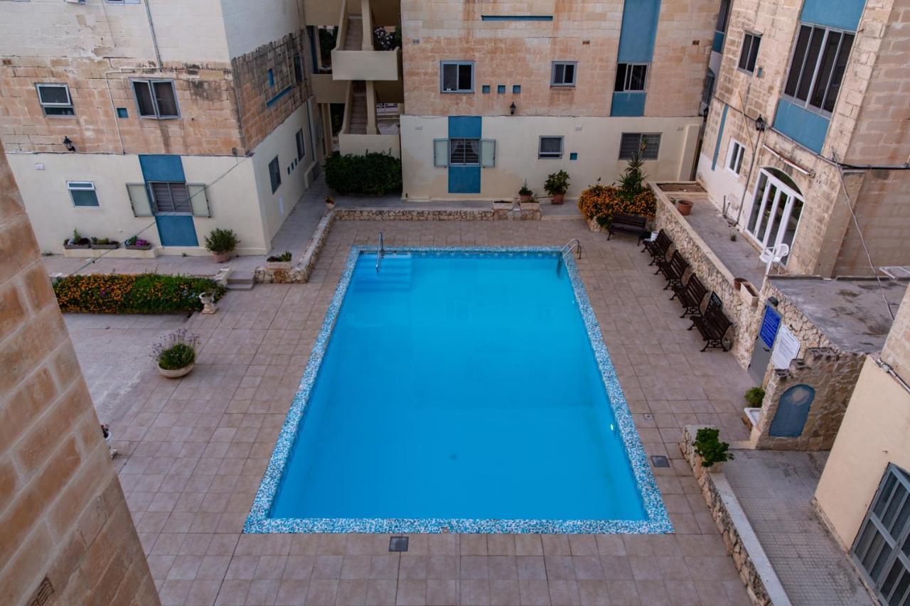 Апартаменты Dolmen Court Flat 10, Qawra Сент-Полс-Бей Экстерьер фото