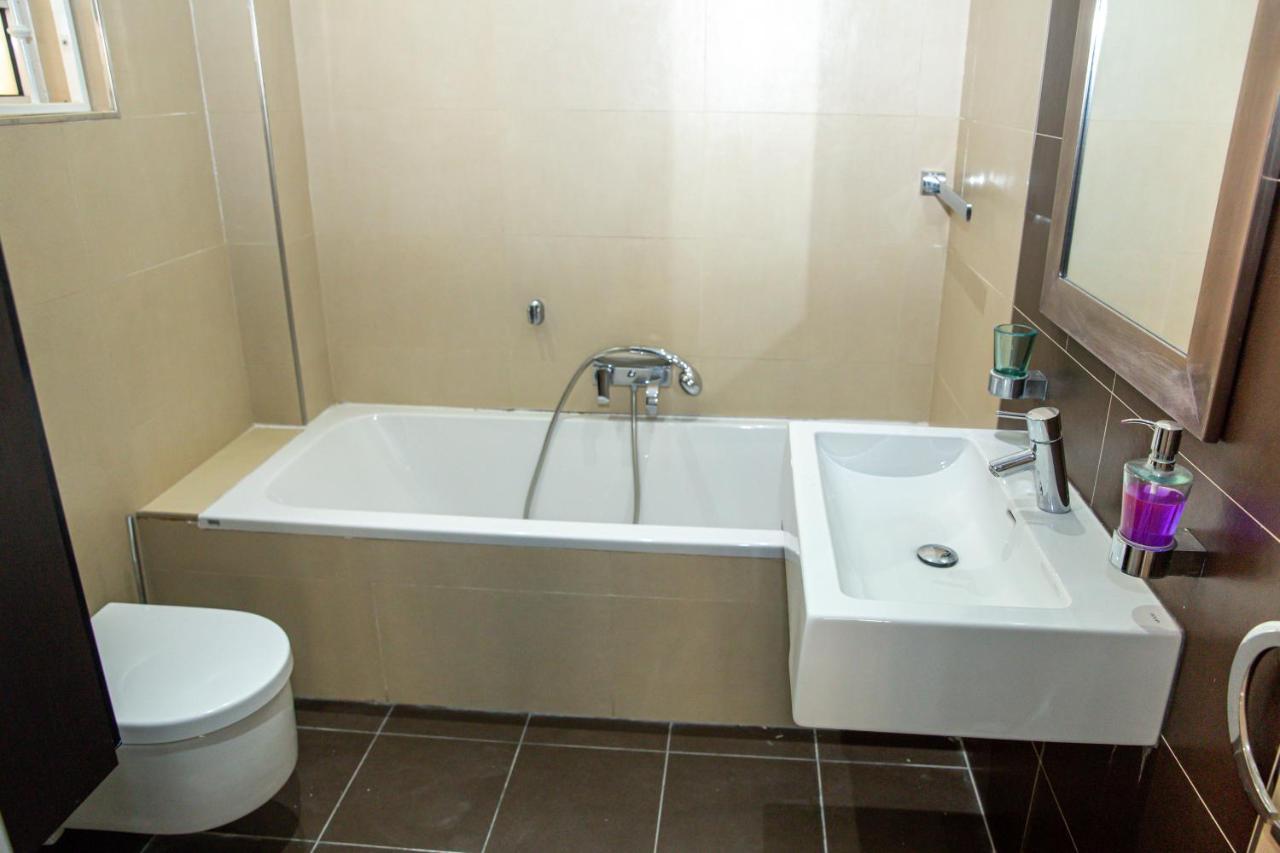 Апартаменты Dolmen Court Flat 10, Qawra Сент-Полс-Бей Экстерьер фото